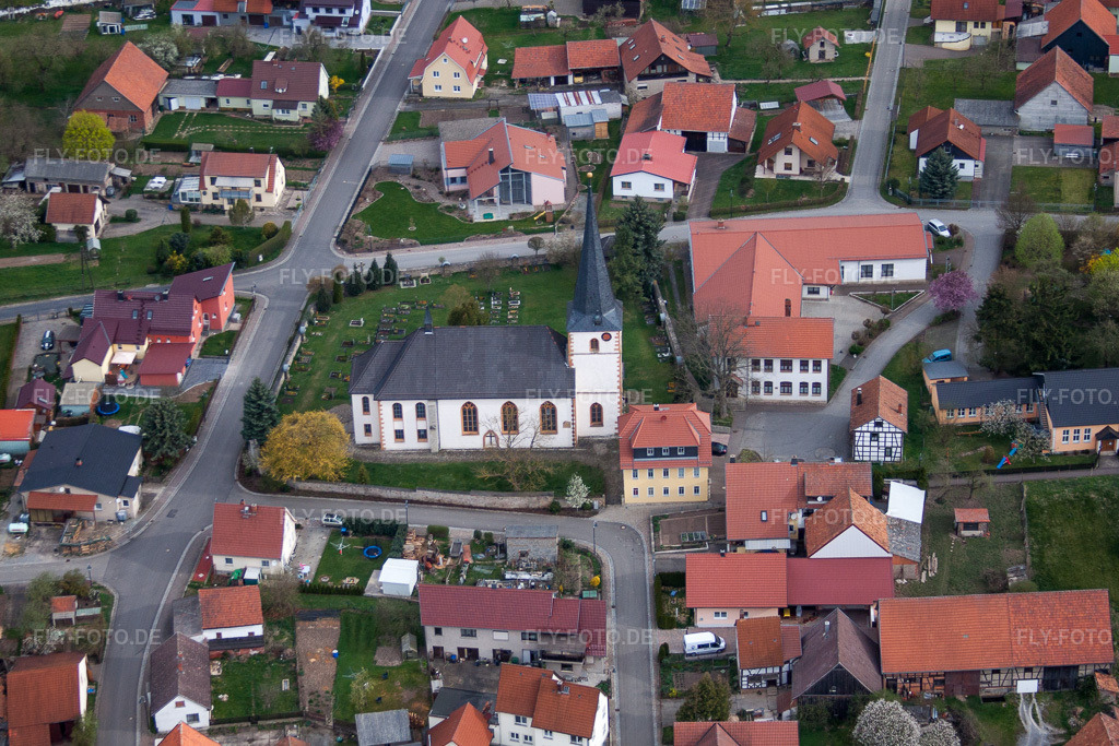 Luftbild: Dorf - Ansicht im Ortsteil Queienfeld in Grabfeld im Bundesland Thüringen in Deutschland. Foto: IMG_64012.jpg vom 04.04.2014 durch Werner Riehm/FLY-FOTO.de