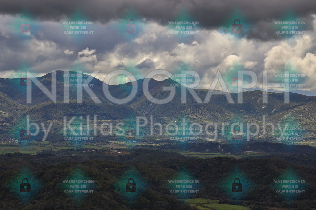 Berg und Tal | Die nordgriechischen Berge unter der Wolkendecke.