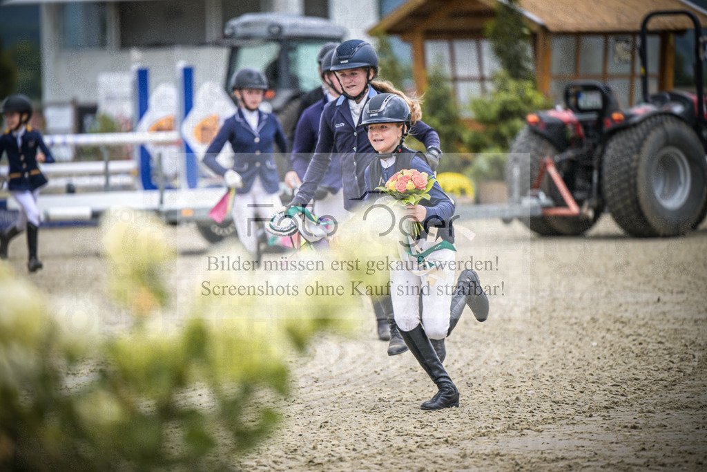 DOS_0111 | Entdecke hochwertige Reitturnierfotos von Foto Oger. Professionell, emotional und authentisch – jetzt Lieblingsmomente im Shop bestellen.Deutschlandweite Turnierfotografie. - Realisiert mit Pictrs.com