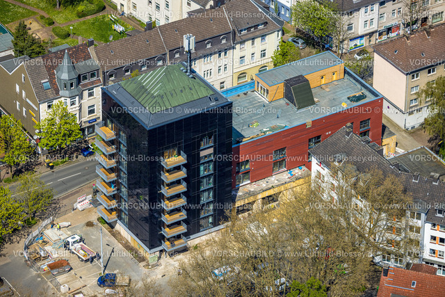 Herne230402972Ost | Luftbild, Baustelle mit Neubau we-house Herne Wohnanlage, Hochbunker Mont-Cenis, Sodingen, Herne, Ruhrgebiet, Nordrhein-Westfalen, Deutschland