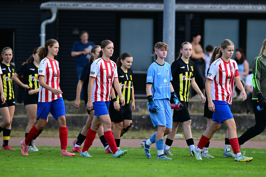 Fußball I Juniorinnen I Saison 2025-2026 I Oberliga Niedersachsen I 2. Spieltag I FC Rosengarten - ATSV Scharmbeckstotel | Der Sportfotograf. - Realisiert mit Pictrs.com