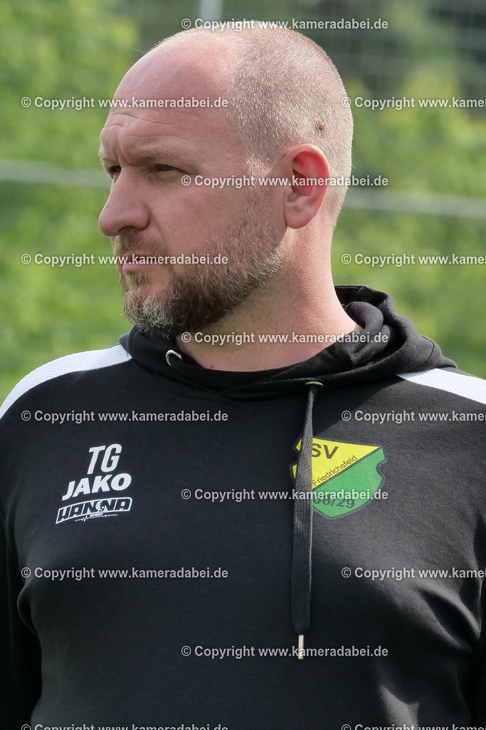 Fußball : Bezirksliga : SV 08/29 Friedrichsfeld - Borusia Veen am 10.05.2026 in Voerde Friedrichsfeld | Fußball : Bezirksliga : SV 08/29 Friedrichsfeld - Borusia Veen am 10.05.2026 in Voerde Friedrichsfeld - Realisiert mit Pictrs.com