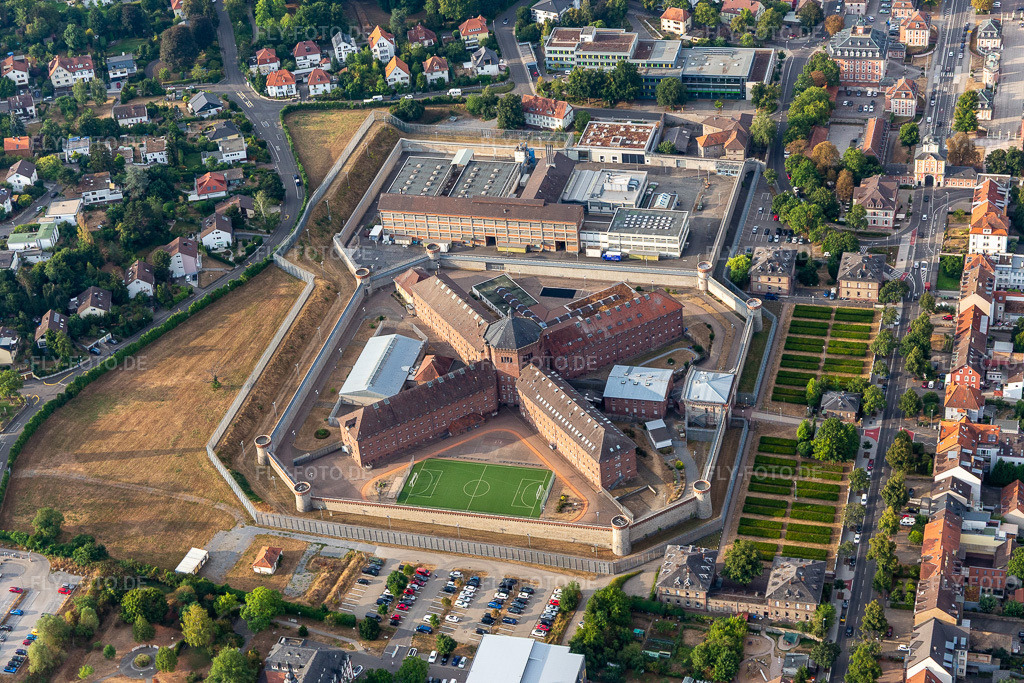 Luftbild: Justizvollzugsanstalt Bruchsal in Bruchsal im Bundesland Baden-Württemberg in Deutschland. Foto: IMG_134141.jpg vom 26.08.2022 durch Werner Riehm/FLY-FOTO.deJustizvollzugsanstalt Bruchsal