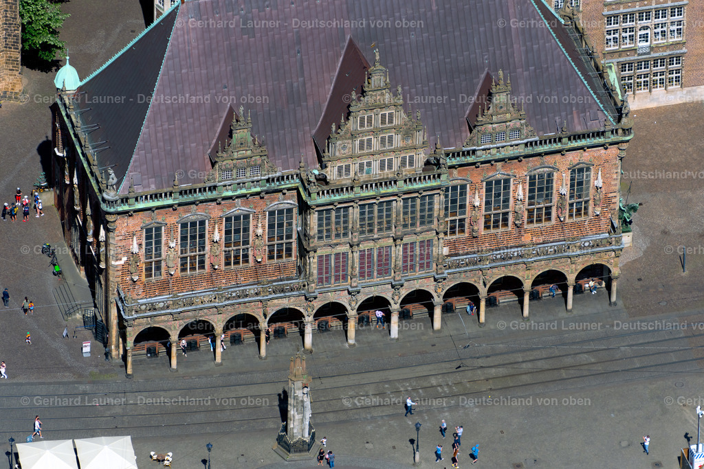 4029837 | BREMEN 01.06.2020 Gebäude der Stadtverwaltung - Rathaus am Platz Domshof in der Altstadt von Bremen. // Town Hall building of the city administration on the Domshof Square in Bremen in Germany. Foto: Gerhard Launer