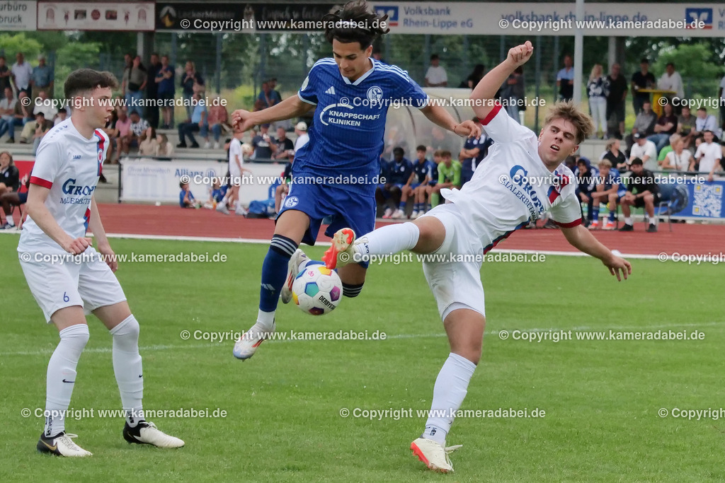 Fußball : Testspiel : SuS 09 Dinslaken - Schalke 04 U 19 am 25.07.2024 | Foto : Jochen Emde / www.kameradabei.de - Realisiert mit Pictrs.com