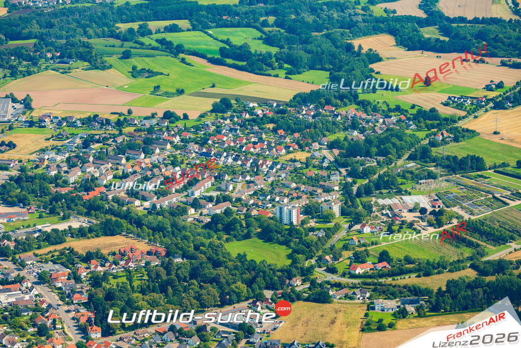 Neue Luftbildaufnahme der Stadt Horn-Bad Meinberg - Das Luftbild wurde 2025 vom UL-Flugzeug heraus erstellt ( keine Drohnenaufnahme ) - Hochauflösende Luftaufnahme - für Wandbilder und großformatige Ausdrucke geeignet. Das besondere Geschenk!Hier alle&nbsp;Infos zur Lizenzierung der LuftaufnahmeWir fliegen auch dieses Jahr wieder in Ihre Region um Luftbilder zu erstellen.- Luftbild anfragen