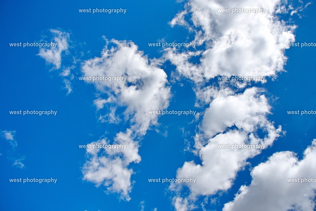 Clouds 1 - 2017 SUI | west photography - Realisiert mit Pictrs.com