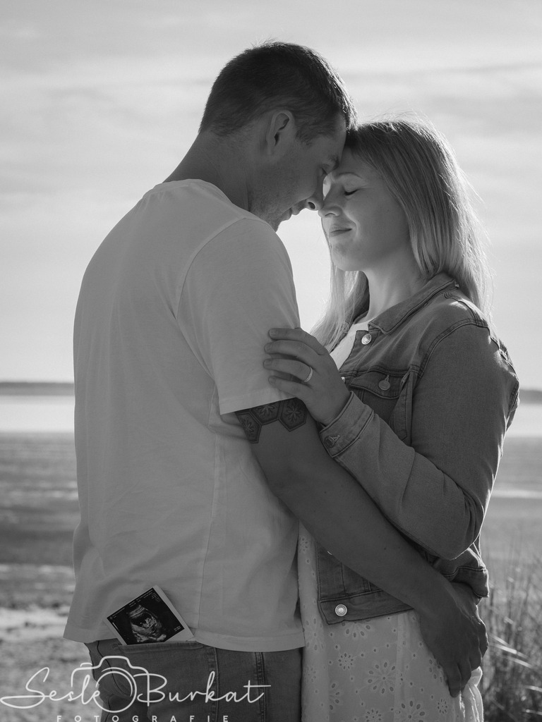 20250906-IMG_8045 | Authentische, natürliche und emotionale Fotoshootings auf der Nordseeinsel Föhr. Als Fotografin halte ich deine schönsten Momente in einzigartigen Neugeborenen-, Familien-, Paar- und Einzelshootings fest. Jetzt einen Termin vereinbaren!