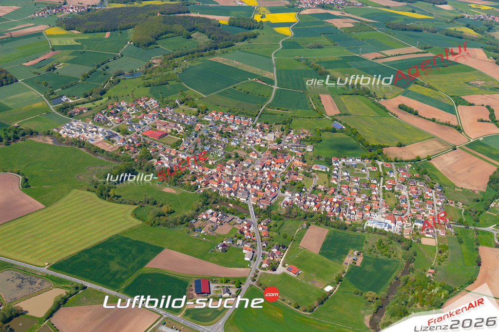 Das Luftbild der Stadt Hallerndorf wurde 2019 vom Flugzeug heraus erstellt (keine Drohne) Aufnahmehöhe ca.400 Meter- hohe Auflösung- beste Druck-Qualität garantiert!