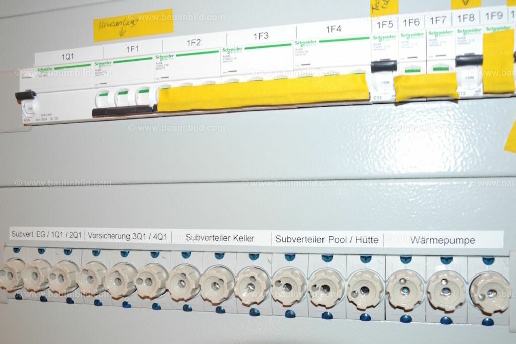 bib-lg17-elektroinstallation-0241 | Nach LV-Leistungsgruppen sortierte Detailfotos über den Bau eines Hauses. Alle Hausbau-Bilder direkt vom Urheber und Autor der Website Haus-Selber-Bauen.com