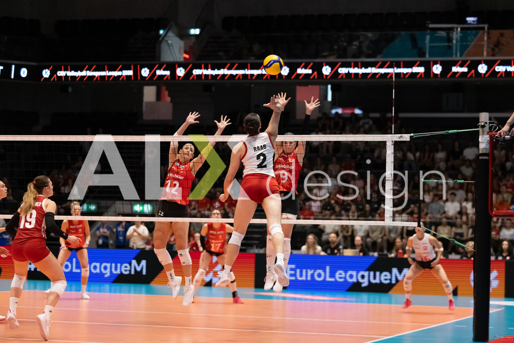 Austria v Switzerland - CEV European League Women | KRIENS, SWITZERLAND - JUNE 14: CARMEN RAAB of Austria attack / spike against SARINA WIELAND and FABIANA BRANCA of Switzerland double block during the CEV European League match between Austria and Switzerland at Pilatus Arena on June 14, 2026 in Kriens, Switzerland. - Realisiert mit Pictrs.com
