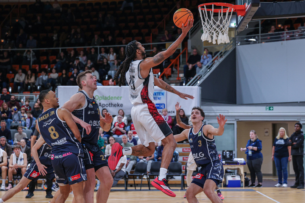 Pro A BAYER GIANTS vs Eisbären Bremerhaven-55 | Fotos von Basketballspielen aus dem Raum NRW fotografiert von Gero Mueller-Laschet und Daniel Schaefer - Realisiert mit Pictrs.com
