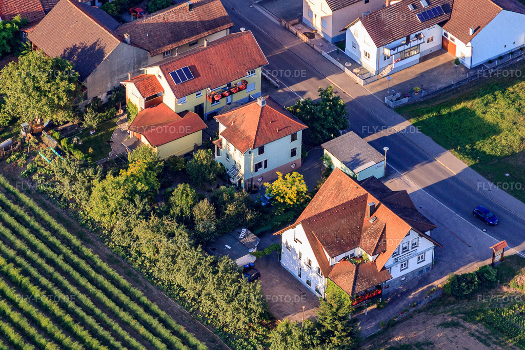 Luftbild: Landstraße mit Gaukels Restaurant im Ortsteil Urloffen in Appenweier im Bundesland Baden-Württemberg in Deutschland. Foto: IMG_59292.jpg vom 15.08.2013 durch Werner Riehm/FLY-FOTO.deAuflösung des Originals: 4602 x 3068 px