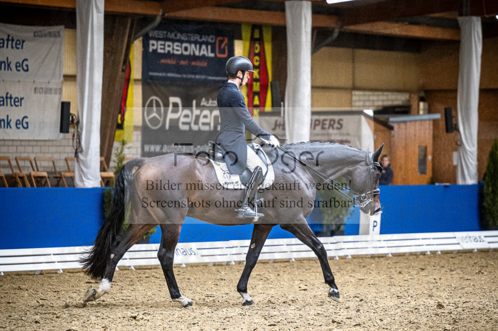 DOS_2045 | Entdecke hochwertige Reitturnierfotos von Foto Oger. Professionell, emotional und authentisch – jetzt Lieblingsmomente im Shop bestellen.Deutschlandweite Turnierfotografie. - Realisiert mit Pictrs.com