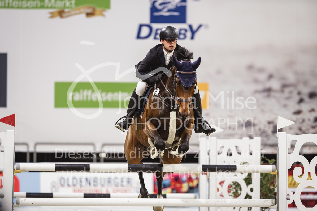 231028_Oldenburg_S1-Spr_Amateure-137 | Deine schönsten Turniermomente als professionelle Fotos! Entdecke hochwertige Pferdesport-Fotografie im Online-Shop. Jetzt Fotos finden & bestellen!