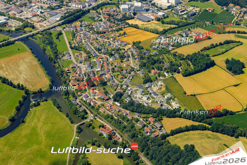 Das Luftbild der Stadt Cham wurde 2022 vom Flugzeug heraus erstellt (keine Drohnen-Aufnahmen) Aufnahmehöhe ca.450 Meter- hohe Bildauflösung und Druck-Qualität. Garantiert!