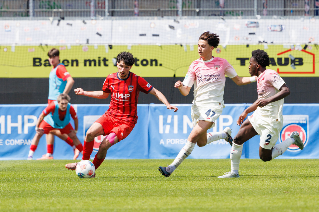 20260503-U19_FCH-LEV_120 | 1.FC Heidenheim 1846 vs. Bayer 04 Leverkusen, Fußball, U19, A-Junioren, NWL, U19-DFB-Nachwuchsliga, 2025/2026, Achtelfinale, 03.05.2026 in Heidenheim, Voith Arena(Foto: Michael Bulling) - Realisiert mit Pictrs.com