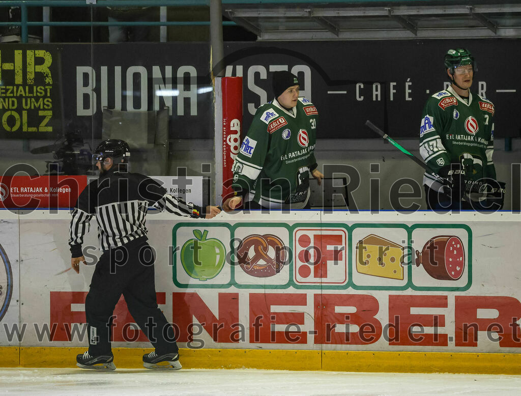 2024-01-26_017_TSV_Erding_gegen_HC_Landsberg | Erding, Deutschland, 26.01.2024:
Eishockey, Bayernliga Vorrunde 2023 / 2024, 28. Spieltag, TSV Erding gegen HC Landsberg, Endergebnis: 6:2

Torwart Patrick Mayer (Erding Gladiators, #30), Elia Ostwald (Erding Gladiators, #17)

Foto: Christian Riedel / fotografie-riedel.net