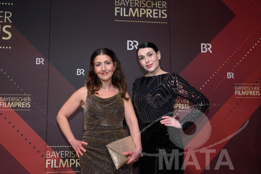 _DWI4769 | Gonca de Haas und Anita Eichhorn bei der Verleihung des 47. Bayerischen Filmpreises 2026  im Prinzregententheater. München, Deutschland. Der Bayerische Filmpreis wird seit 1979 von der Bayerischen Staatsregierung verliehen, um die Bedeutung des Kinofilms als Kulturgut herauszustellen - Realisiert mit Pictrs.com