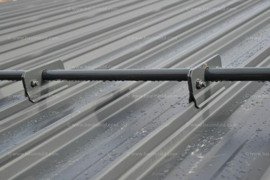 bib-lg11-spenglerarbeiten-0148 | Nach LV-Leistungsgruppen sortierte Detailfotos über den Bau eines Hauses. Alle Hausbau-Bilder direkt vom Urheber und Autor der Website Haus-Selber-Bauen.com