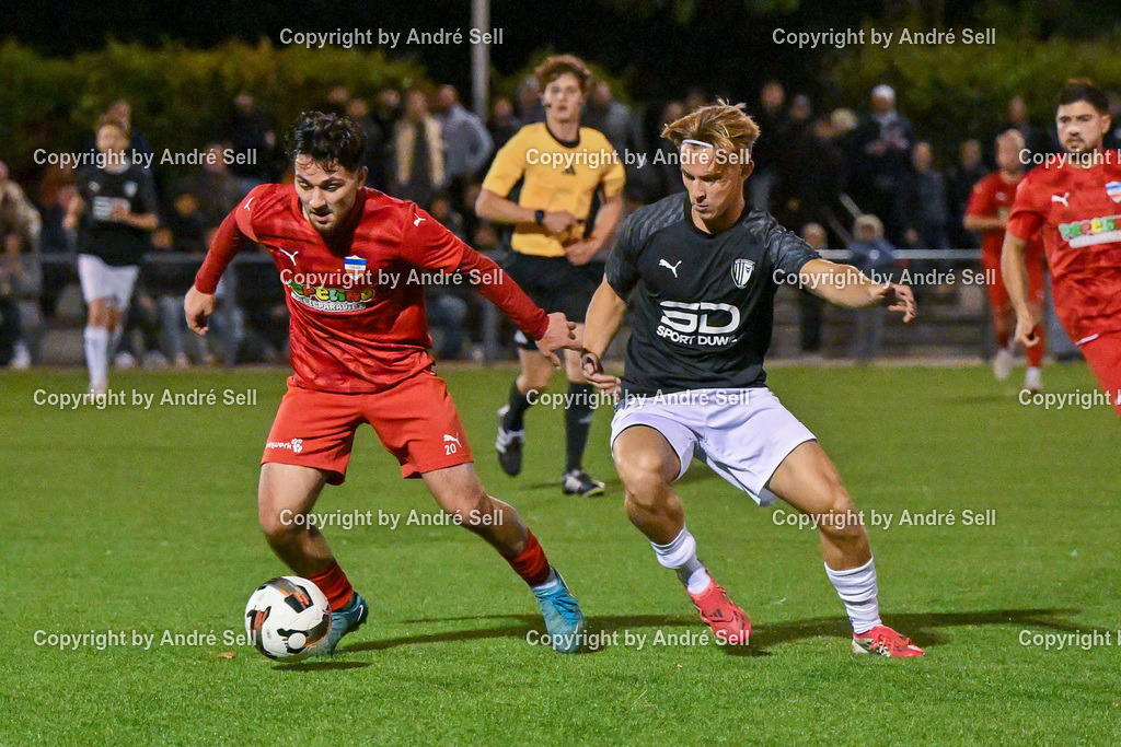 Inter Türkspor Kiel vs SSG Rot-Schwarz Kiel | Ömer Sönmez (Inter #20) vs Lasse Möhr (Kiel #11) / Fußball-Landesliga Schleswig Männer 2026/2027 / Inter Türkspor Kiel vs SSG Rot-Schwarz Kiel / Hans-Mohr-Sportplatz (Kunstrasen) / Kiel / 25.09.26 - Realisiert mit Pictrs.com