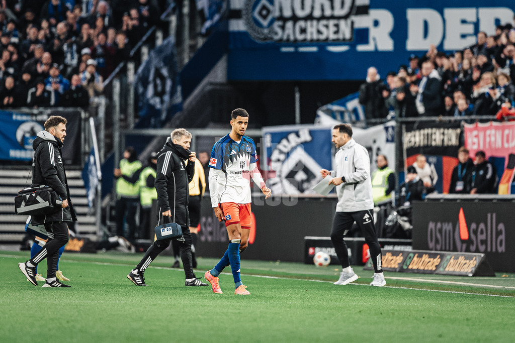 Fußball | Männer | Saison 2025/2026 | 1. Fußball-Bundesliga | 12. Spieltag | Hamburger SV vs. VfB Stuttgart | 30.11.2025 | Robert Glatzel (#9, HSV) muss nach einer Verletzung raus