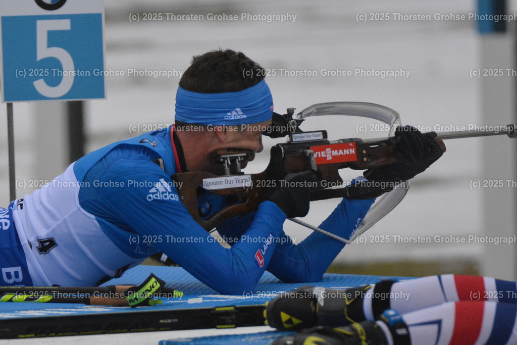 IBU WC Biathlon Oberhof 2018 | BURKE Tim (USA)) beim liegend Schiessen; IBU WC Biathlon Oberhof 2018, 12,5 km Verfolgung der Männer am 06.01.2018 in der DKB Ski Arena in Oberhof, (Deutschland) - Realisiert mit Pictrs.com