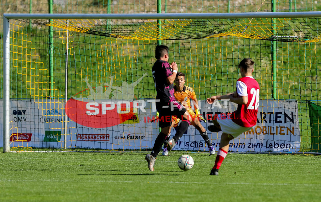 AUSTRIA U15 - MEXICO U15 | Irving Lopez (Mexico #5) Cristo Navarete (Mexico #1) MAURO HÄMMERLE (Austria #20) ; AUSTRIA U15 - MEXICO U15 am 29.04.2022 in Arnoldstein
(Sportplatz), AUSTRIA, (Photo by Ernst Krawagner sport-fan.at) - Realisiert mit Pictrs.com