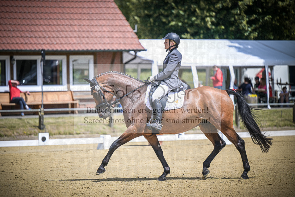 DOS_0471 | Entdecke hochwertige Reitturnierfotos von Foto Oger. Professionell, emotional und authentisch – jetzt Lieblingsmomente im Shop bestellen.Deutschlandweite Turnierfotografie. - Realisiert mit Pictrs.com