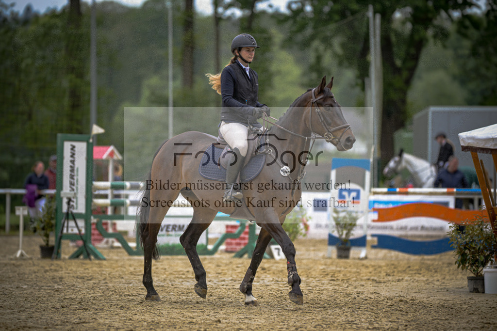 20240505-DOS_1235 | Entdecke hochwertige Reitturnierfotos von Foto Oger. Professionell, emotional und authentisch – jetzt Lieblingsmomente im Shop bestellen.Deutschlandweite Turnierfotografie. - Realisiert mit Pictrs.com