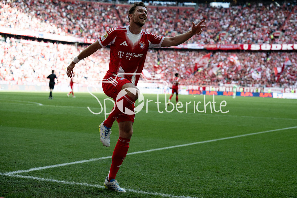 FC Bayern München - 1. FC Heidenheim | MUNICH, GERMANY - 02. MAI: Jubel der Bayern nach dem Treffer zum 2-2 Ausgleich durch Leon GORETZKA (FC Bayern Munich 8) / Tor / Torschuetze / Freude / Happy / während dem Bundesligamatch zwischen dem FC Bayern München und dem 1. FC Heidenheim am 32. Spieltag in der Allianz Arena / DFL REGULATIONS PROHIBIT ANY USE OF PHOTOGRAPHS AS IMAGE SEQUENCES AND/OR QUASI-VIDEO