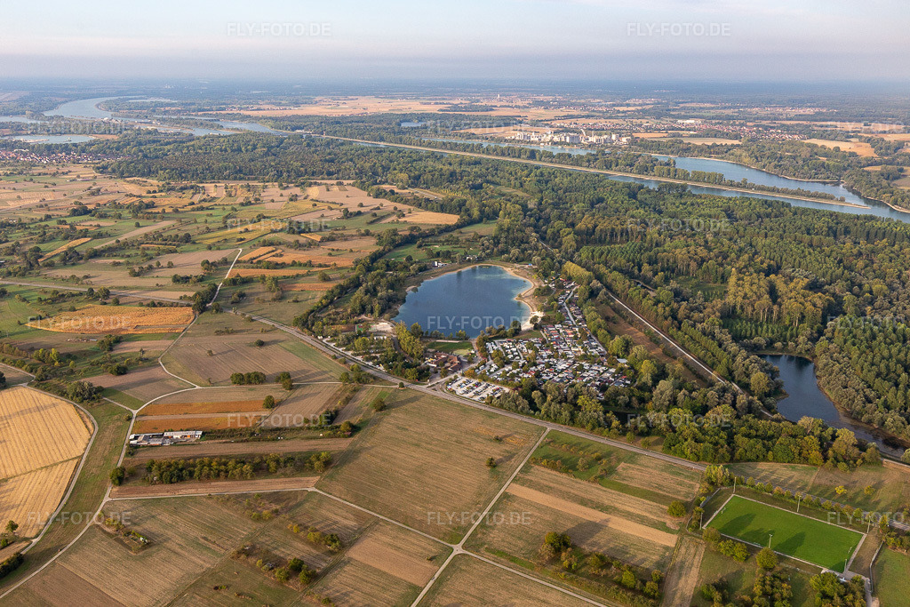 Luftbild: Wohnwagen und Zelte- Campingplatz - und Zeltplatz Rastatter-Freizeitparadies GmbH und Golfclub Altrhein e.V. in Plittersdorf im Ortsteil Plittersdorf in Rastatt im Bundesland Baden-Württemberg in Deutschland. Foto: IMG_008756.jpg vom 20.09.2020 durch Werner Riehm/FLY-FOTO.de