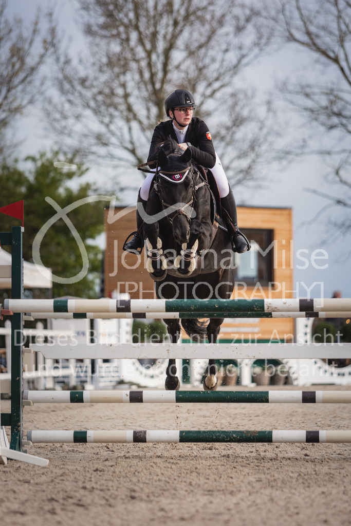 230426_HofSosath_Stil-M-610 | Deine schönsten Turniermomente als professionelle Fotos! Entdecke hochwertige Pferdesport-Fotografie im Online-Shop. Jetzt Fotos finden & bestellen!