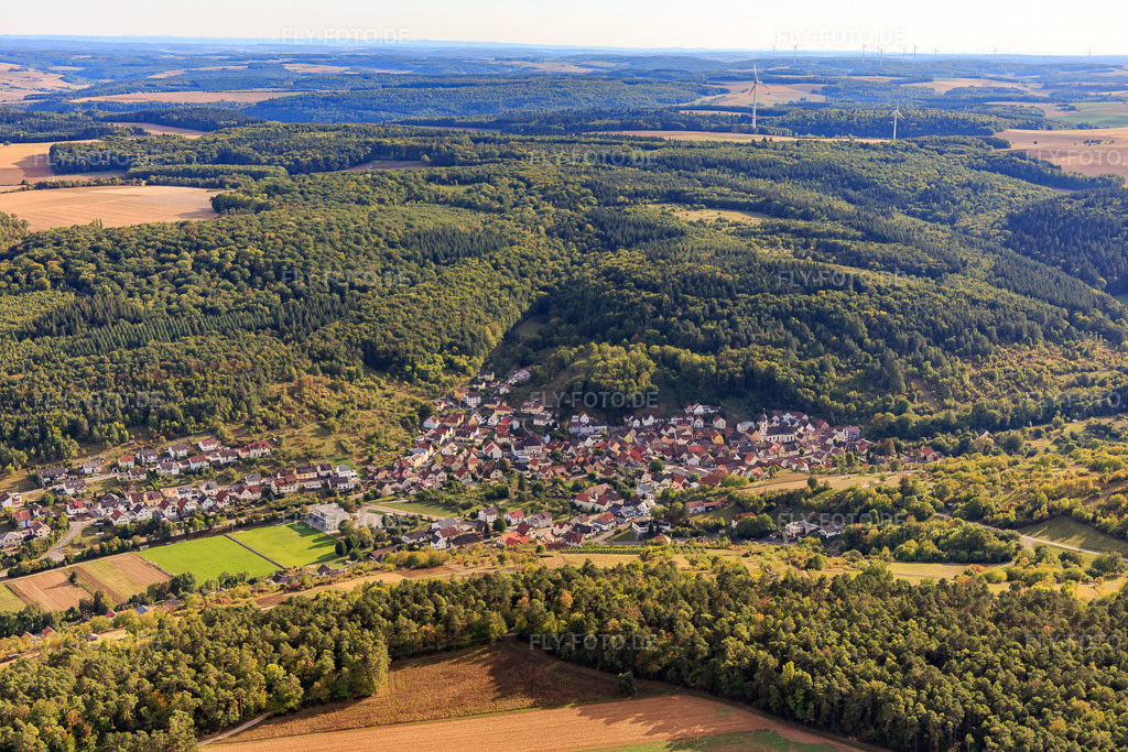Luftbild: Ortsansicht von Norden im Ortsteil Oberlauda in Lauda-Königshofen im Bundesland Baden-Württemberg in Deutschland. Foto: IMG_111396.jpg vom 09.09.2018 durch Werner Riehm/FLY-FOTO.de