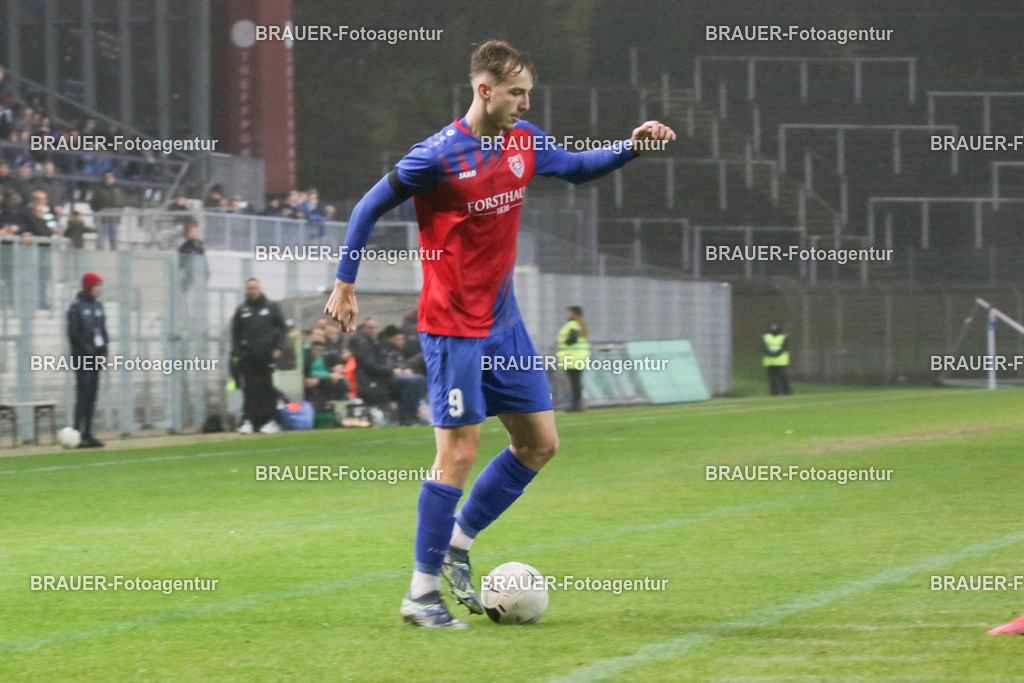 15.11.2025 KFC Uerdingen - SPVG Schonnebeck | Krefeld, Deutschland, 15.11.2025: Etienne-Noel Reck (KFC Uerdingen) in Aktion während des Oberliga Niederrhein Spiels zwischen KFC Uerdingen  - Spvg Essen Schonnebeck am 15.11. 2025 im Krefelder Grotenburg - Stadion in Krefeld, Deutschland. (Foto Ralph Görtz / Brauer-Fotoagentur) (KFC Uerdingen)