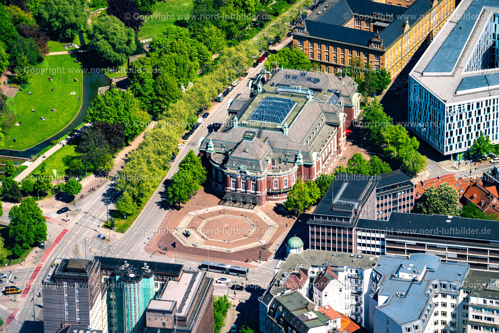 Hamburg_Mitte_Laiszhalle_ELS_3408010525 | HAMBURG 01.05.2025 Gebäude der Veranstaltungshalle Laeiszhalle am Johannes-Brahms-Platz - Dammtorwall in Hamburg, Deutschland. // Building of the indoor arena Laeiszhalle on Johannes-Brahms-Platz - Dammtorwall in Hamburg, Germany. Foto: Martin Elsen
