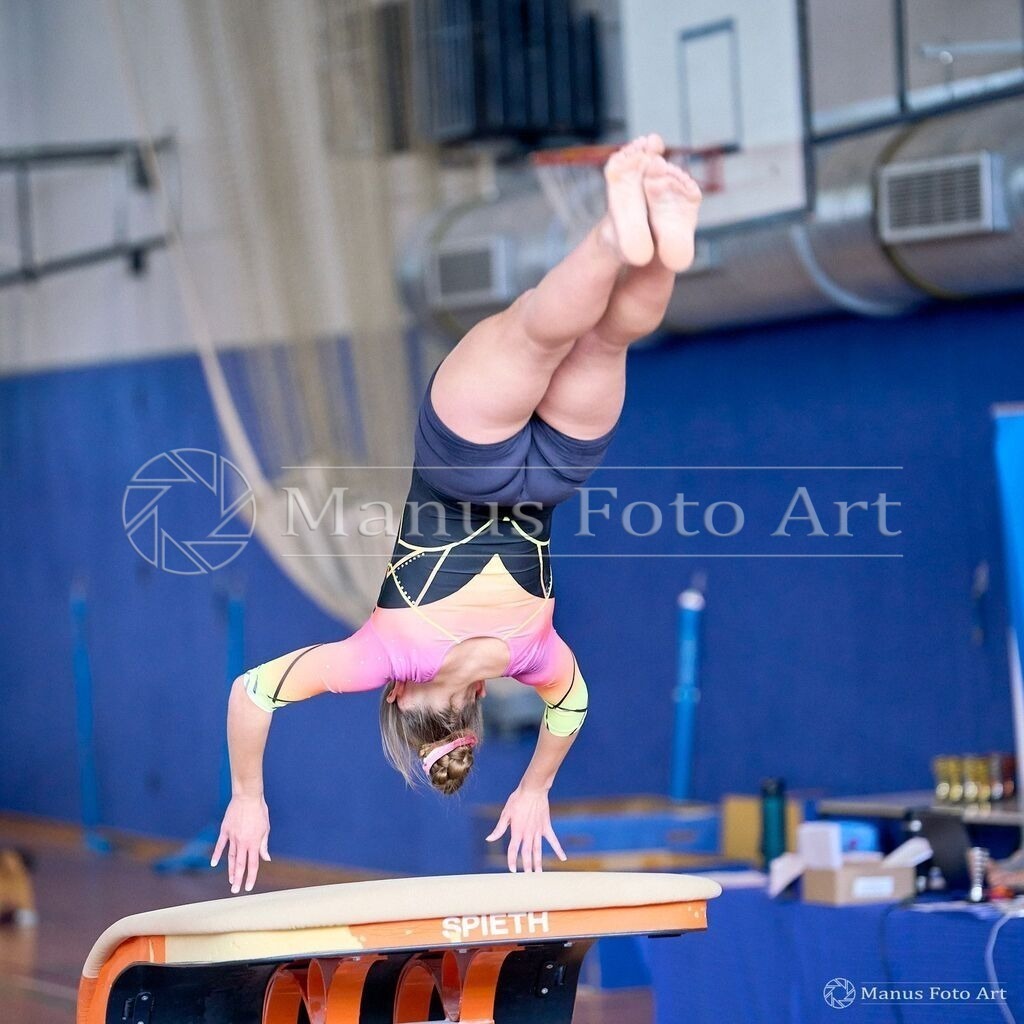 2024-04-30-2-1-A-DSC02382 | Professionelle Sportfotografie in Hamburg, Schleswig-Holstein und Niedersachsen – spezialisiert auf Rhönrad, Geräteturnen, Leistungsturnen und rhythmische Sportgymnastik. Bundesweite Begleitung von Rhönrad-Events. Jetzt Sport-Fotos - Realisiert mit Pictrs.com