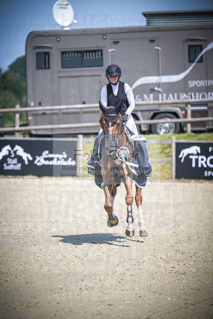 DOS_0058 | Entdecke hochwertige Reitturnierfotos von Foto Oger. Professionell, emotional und authentisch – jetzt Lieblingsmomente im Shop bestellen.Deutschlandweite Turnierfotografie. - Realisiert mit Pictrs.com