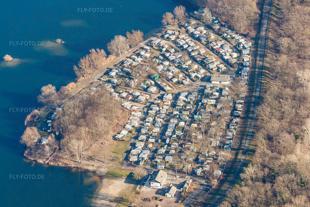 Wohnwagen und Zelte- Campingplatz - und Zeltplatz am Baggersee | Luftbild: Wohnwagen und Zelte- Campingplatz - und Zeltplatz am Baggersee in Lingenfeld im Bundesland Rheinland-Pfalz in Deutschland. Foto: IMG_36813.jpg vom 16.01.2011 durch Werner Riehm/FLY-FOTO.de - Realisiert mit Pictrs.com