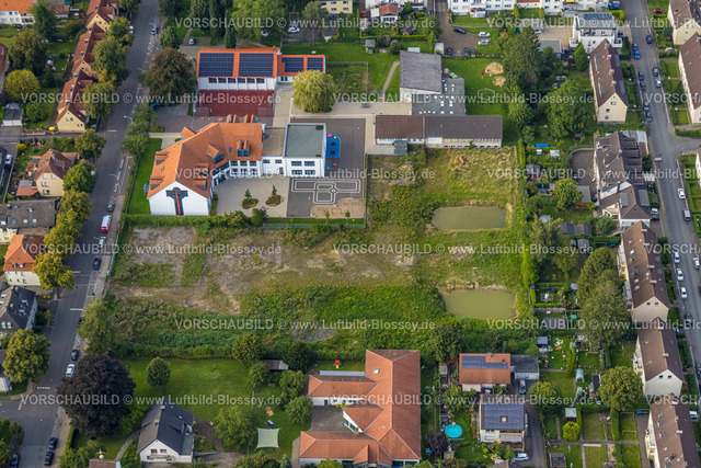 Werl230806818 | Luftbild, Baugebiet mit Umbau und Erweiterung Petri-Grundschule, Werl, Werl-Unnaer Börde, Nordrhein-Westfalen, Deutschland