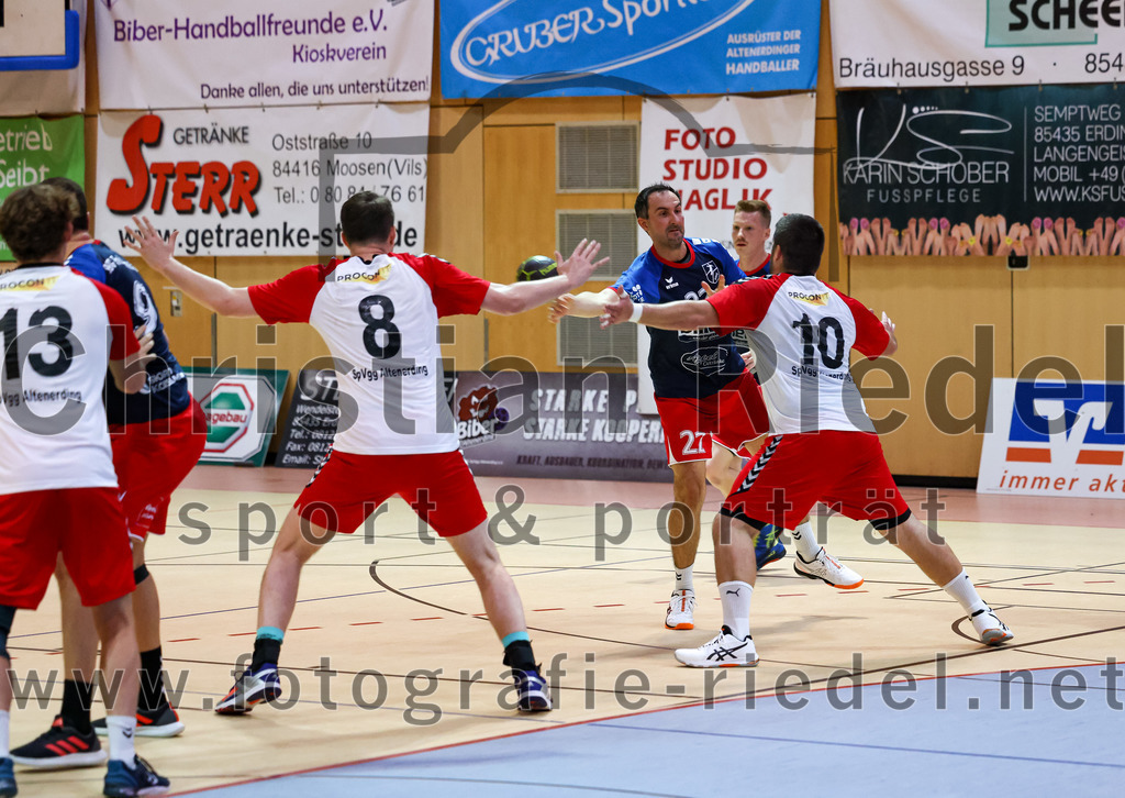 2022-09-24_043_SpVgg_Altenerding_gegen_HSG_Freising-Neufahrn | Erding, Deutschland, 24.09.2022:
Handball, Bezirksoberliga Männer 2022 / 2023, 2. Spieltag, SpVgg Altenerding gegen HSG Freising-Neufahrn, Endergebnis: 18:26

Quirin Huber (SpVgg Altenerding, #8), Tobias Kapser (HSG Freising-Neufahrn, #22), Christian Loris (SpVgg Altenerding, #10)

Foto: Christian Riedel / fotografie-riedel.net