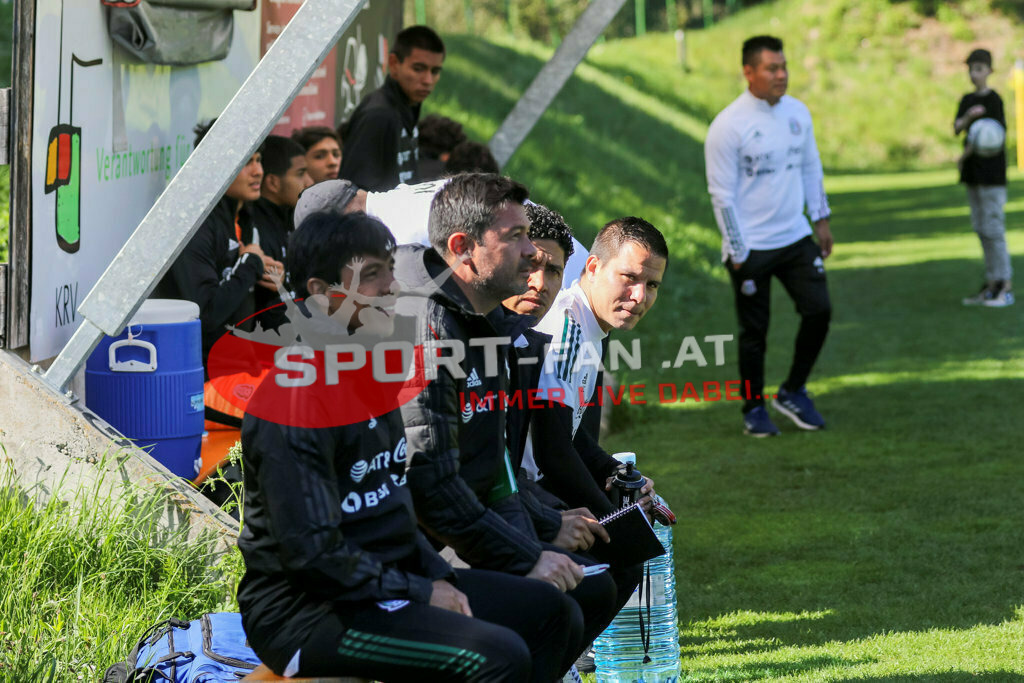 AUSTRIA U15 - MEXICO U15 | Alberto Rodríguez (Trainer Mexico) ; AUSTRIA U15 - MEXICO U15 am 29.04.2022 in Arnoldstein
(Sportplatz), AUSTRIA, (Photo by Ernst Krawagner sport-fan.at) - Realisiert mit Pictrs.com
