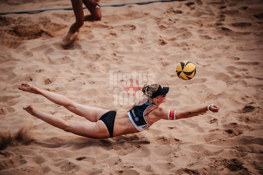 Beachvolleyball | Frauen | Allianz German Beach Tour 2025 | Tourstop München | 13.07.2025 | Lea Kunst springt zum Ball