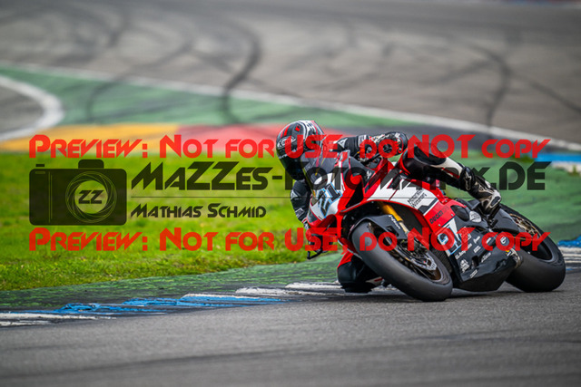 MaZZes_FotoMatrix_220924_0876 | PRO SUPERSTOCK