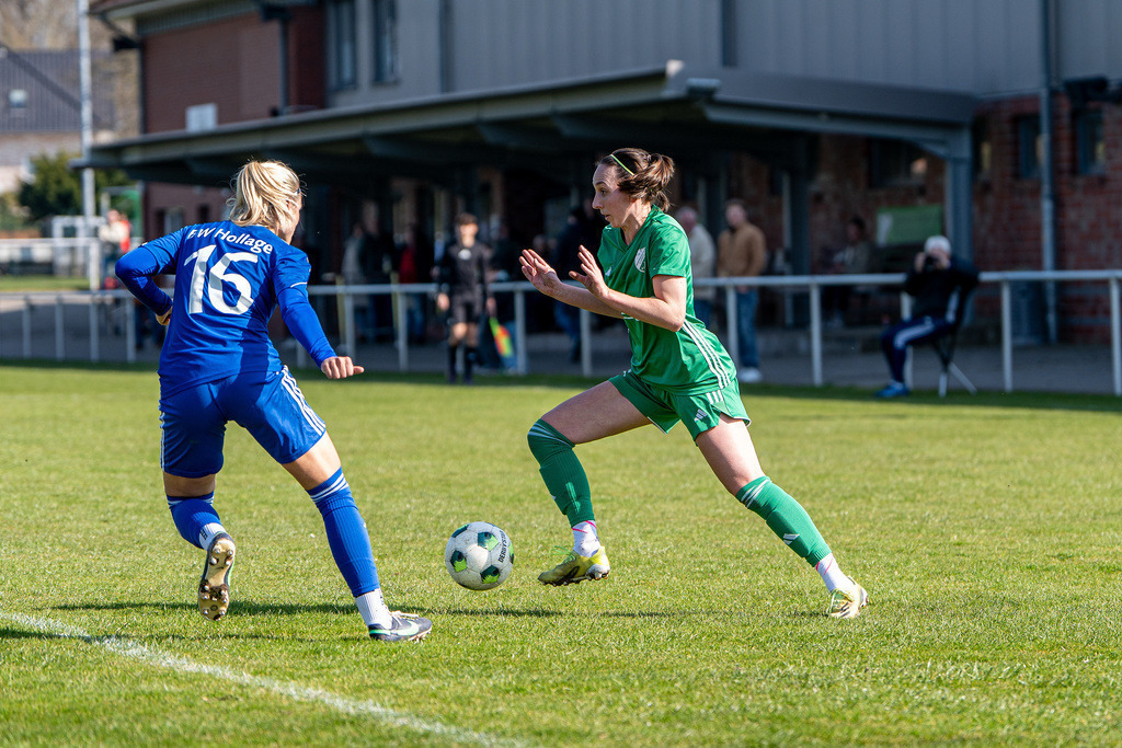 Fußball I Frauen I Saison 2025-2026 I Oberliga Niedersachsen I 17. Spieltag I TuS Lutten - BW Hollage I 12876 | jns.sportfotos - Realisiert mit Pictrs.com