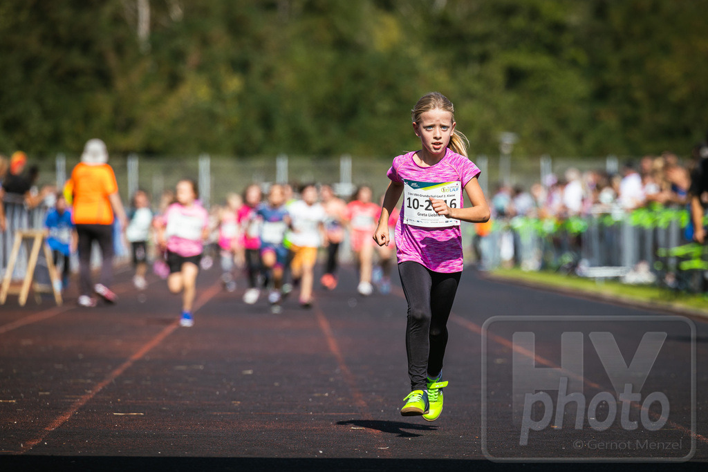 16. Hoywoj-CityLauf im Sportforum Hoyerswerda - 16.09.2023 | 1km VBH-Grundschul-Lauf 2. Klassen - Realisiert mit Pictrs.com