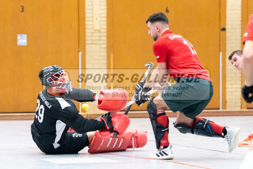 SFE_20230115_0126 | 1. Bundesliga Hockey Herren Schwarz-Weiss Neuss - Crefelder HTC am 15.01.2023 in  (Sporthalle Jahnerstrasse), Photo: Stephan Fehrmann 2022 (Sports-Gallery),Joshua Onyekwue Nnaji Torwart ( Crefelder HTC #29 ),Bachmann Lucas Maximilian ( Crefelder HTC #15 )