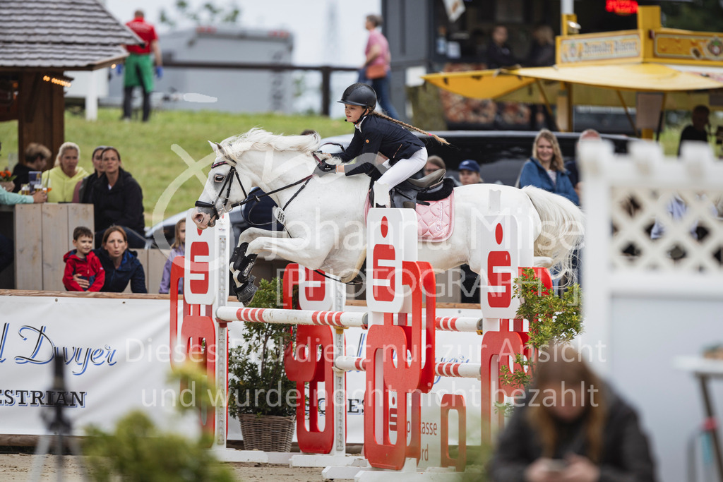 250712_BHO_Pony-L-216 | Deine schönsten Turniermomente als professionelle Fotos! Entdecke hochwertige Pferdesport-Fotografie im Online-Shop. Jetzt Fotos finden & bestellen!