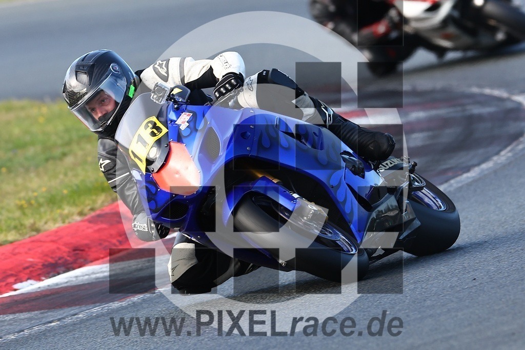 0113-20240915_07340 | Schöne Erinnerungen an spannende Momente - das festzuhalten ist unser Job. PIXELrace.de ist seit 2003 auf den Rennstrecken Europas unterwegs um die Action draußen beim Fahren und die wunderbare Stimmung imm Fahrerlager für euch einzufangen.