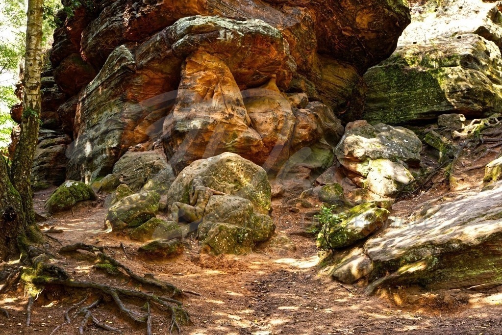 NatureArt-REDURBAN_2099b | Eins werden mit dem Felsen | #002 | Modell: Carolina | Foto: Michael Zöphel - Realisiert mit Pictrs.com